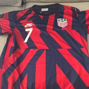 Nike Adult medium USA Soccer Reyna jersey